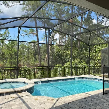 Exquisite Luxury Home With Pool Retreat - Solara - 8949